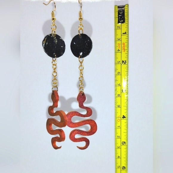 Clay earrings dangle red Iridescent red snakes, handmade light & hypoallergenic - Picture 4 of 4